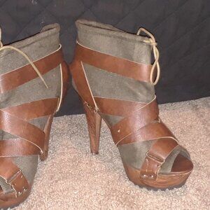 DOLLHOUSE   VIVIANNE CRISS CROSS OPEN TOE  Booties